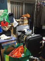 ゴミや不用品が溢れている部屋